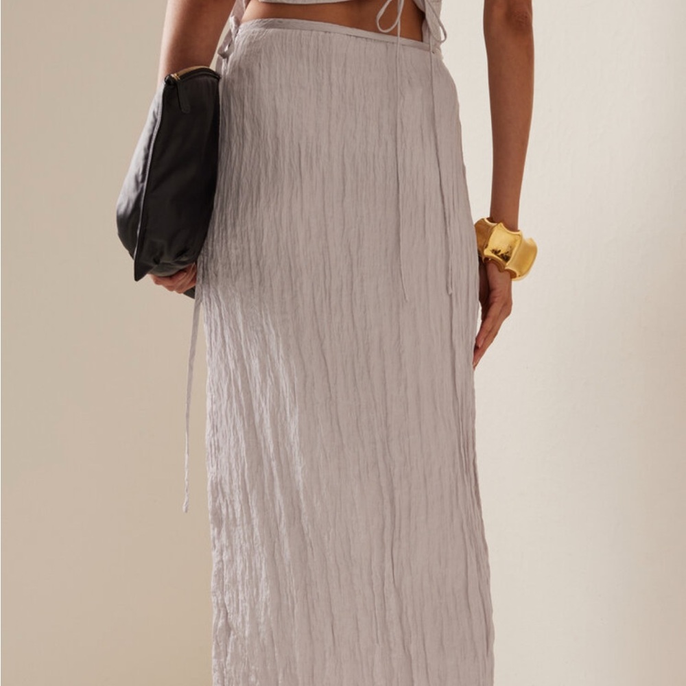SIR. Moda Operandi Exclusive Silver Ligera Open Back Top & Crinkle Satin Skirt - Picture 9 of 16